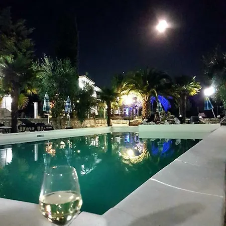 Vila Sejuda Hotel *